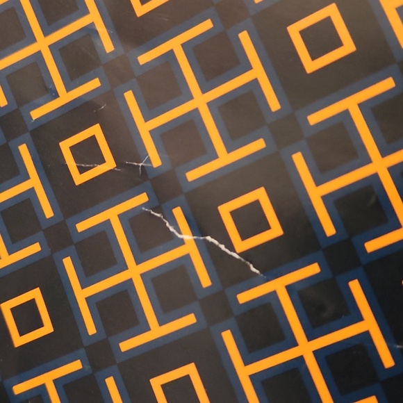 Tory Burch bundle of 2 gift bags and 1 piece tissue paper - Picture 6 of 11